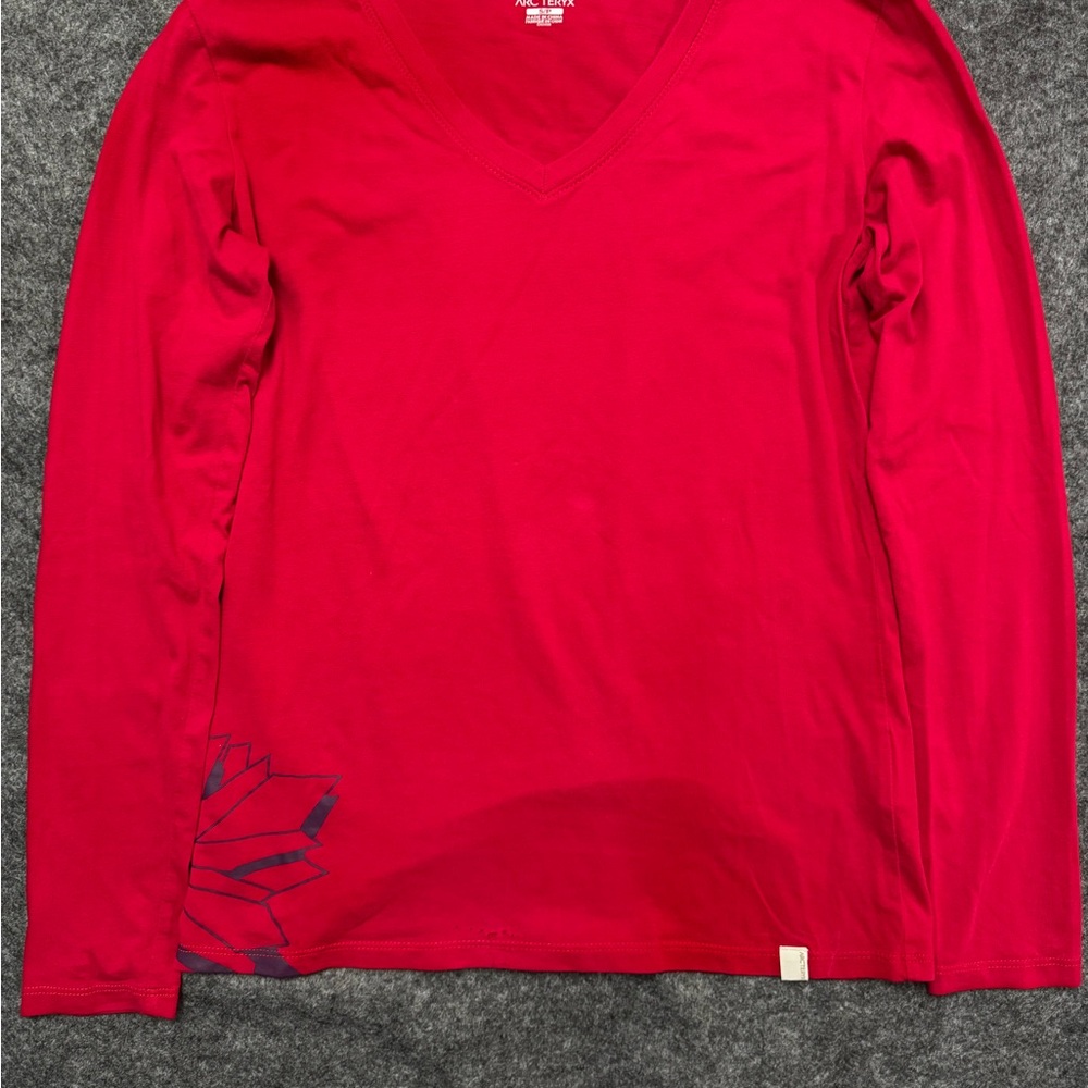 Arc'teryx Women Pink Double Sided Maple Leaf Logo VNeck Long Sleeve Tshirt SMALL
